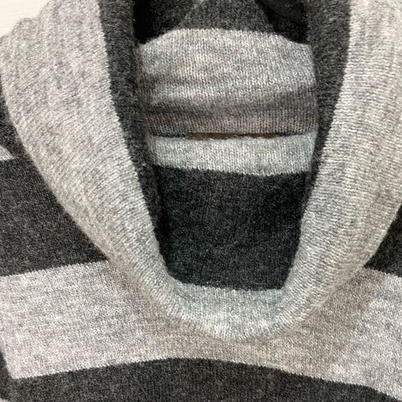 Fenn Wright Manson short sleeve grey striped turtleneck sweater with pockets - Picture 11 of 11